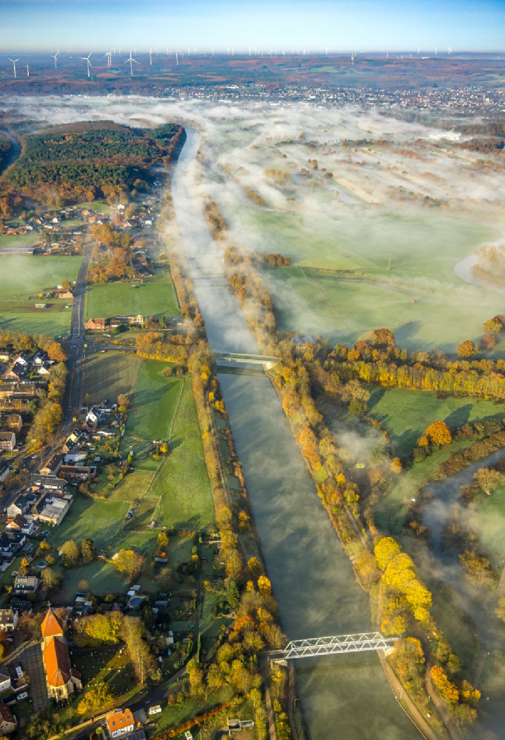 Luftaufnahme Flaesheim - Herbstluftbild Dunst- Wetterlage Wesel-Datteln-Kanal in Flaesheim im Bundesland Nordrhein-Westfalen, Deutschland