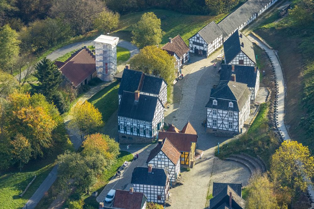 Luftaufnahme Hagen - Herbstluftbild Fachwerkhaus- und Mehrfamilienhaus- Wohngebiet im Ortsteil Dahl in Hagen im Bundesland Nordrhein-Westfalen, Deutschland