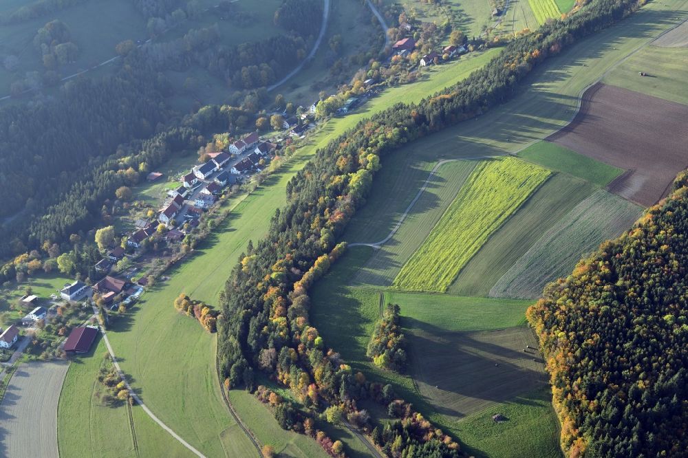 Bonndorf im Schwarzwald aus der Vogelperspektive: Herbstluftbild Feld- Landschaft am Ortsrand von Brunnadern in Bonndorf im Bundesland Baden-Württemberg, Deutschland