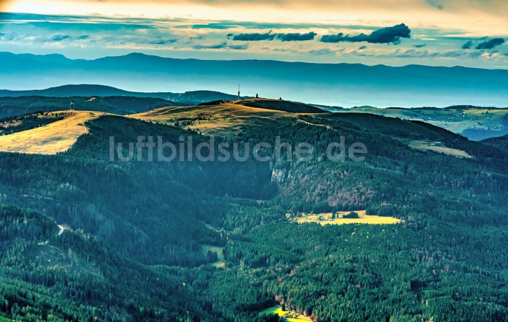 Luftaufnahme Feldberg (Schwarzwald) - Herbstluftbild am Feldberg (Schwarzwald) im Bundesland Baden-Württemberg, Deutschland