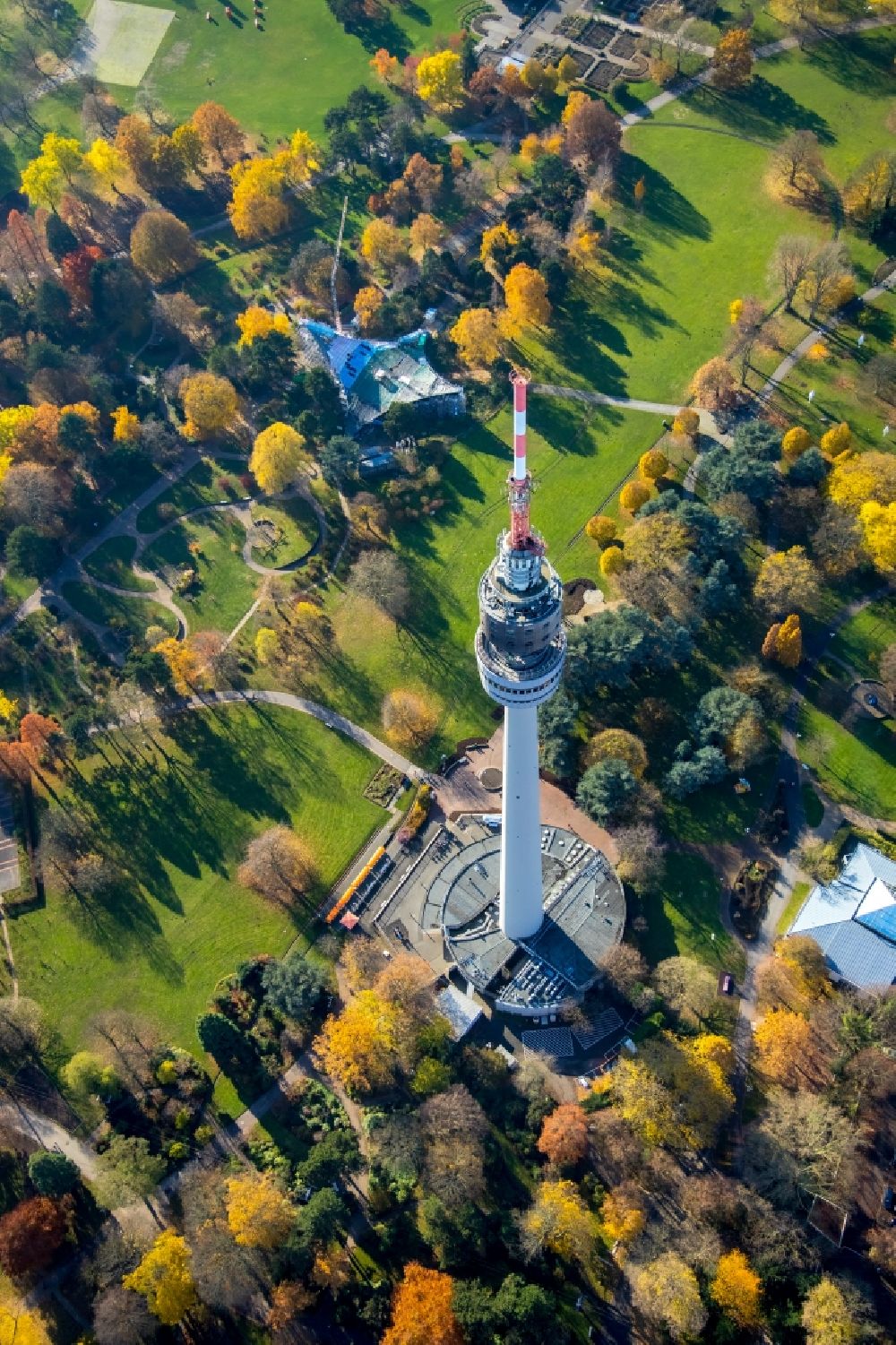 Luftaufnahme Dortmund - Herbstluftbild Fernmeldeturm und Fernsehturm Florianturm in Dortmund im Bundesland Nordrhein-Westfalen, Deutschland