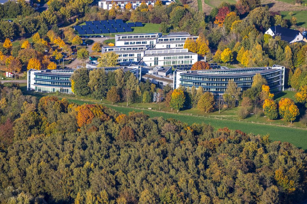 Gladbeck aus der Vogelperspektive: Herbstluftbild Firmengelände der IWG Innovationszentrum Wiesenbusch in Gladbeck im Bundesland Nordrhein-Westfalen, Deutschland