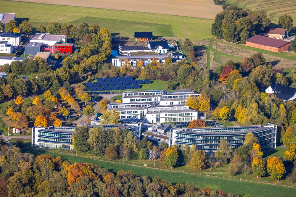 Luftbild Gladbeck - Herbstluftbild Firmengelände der IWG Innovationszentrum Wiesenbusch in Gladbeck im Bundesland Nordrhein-Westfalen, Deutschland