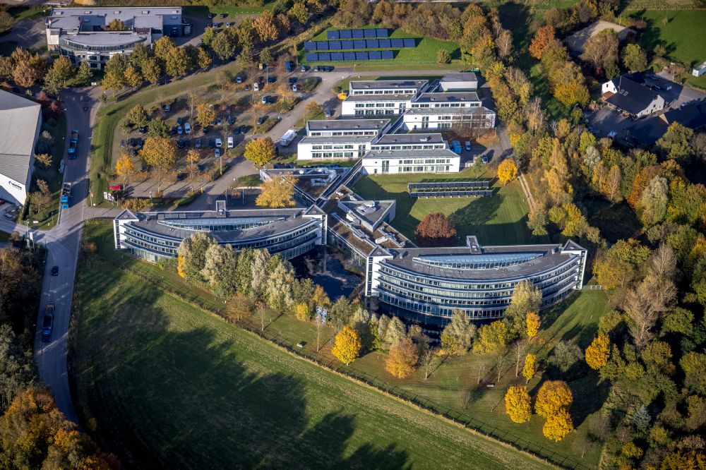 Luftbild Gladbeck - Herbstluftbild Firmengelände der IWG Innovationszentrum Wiesenbusch in Gladbeck im Bundesland Nordrhein-Westfalen, Deutschland