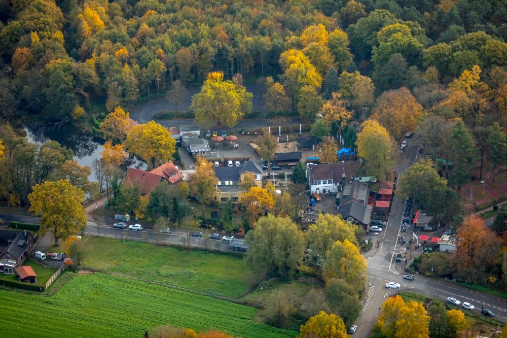 Bottrop von oben - Herbstluftbild Freiluft- Gaststätte Zur Grafenmühle in Bottrop im Bundesland Nordrhein-Westfalen, Deutschland