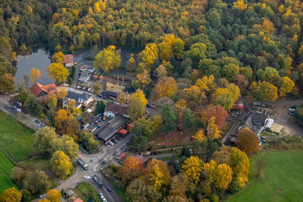 Bottrop aus der Vogelperspektive: Herbstluftbild Freiluft- Gaststätte Zur Grafenmühle in Bottrop im Bundesland Nordrhein-Westfalen, Deutschland