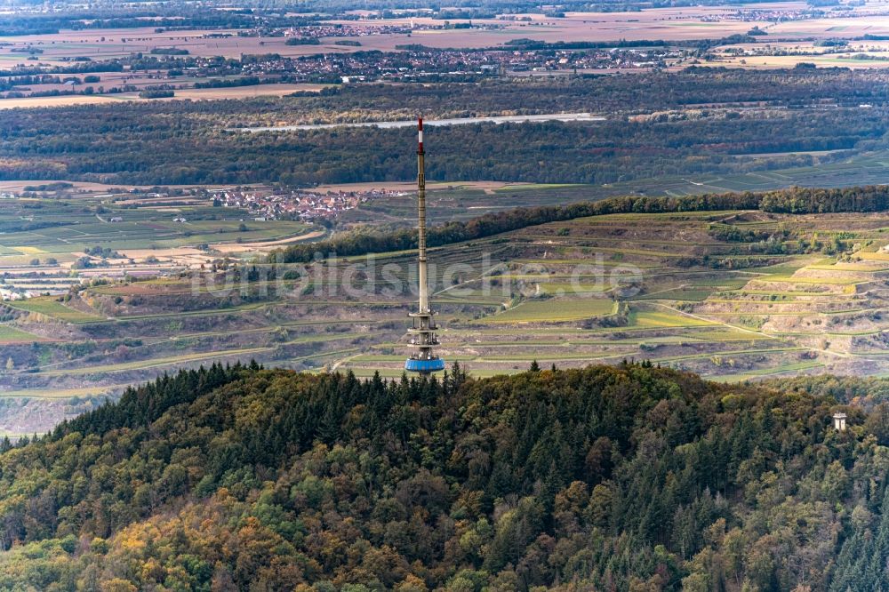 Luftaufnahme Vogtsburg im Kaiserstuhl - Herbstluftbild Funkturm und Sendeanlage als Grundnetzsender am Kaiserstuhl im Bundesland Baden-Württemberg, Deutschland