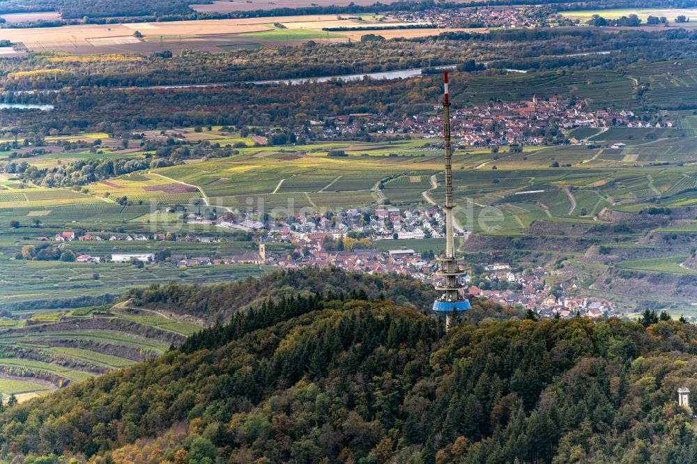Vogtsburg im Kaiserstuhl von oben - Herbstluftbild Funkturm und Sendeanlage als Grundnetzsender am Kaiserstuhl im Bundesland Baden-Württemberg, Deutschland