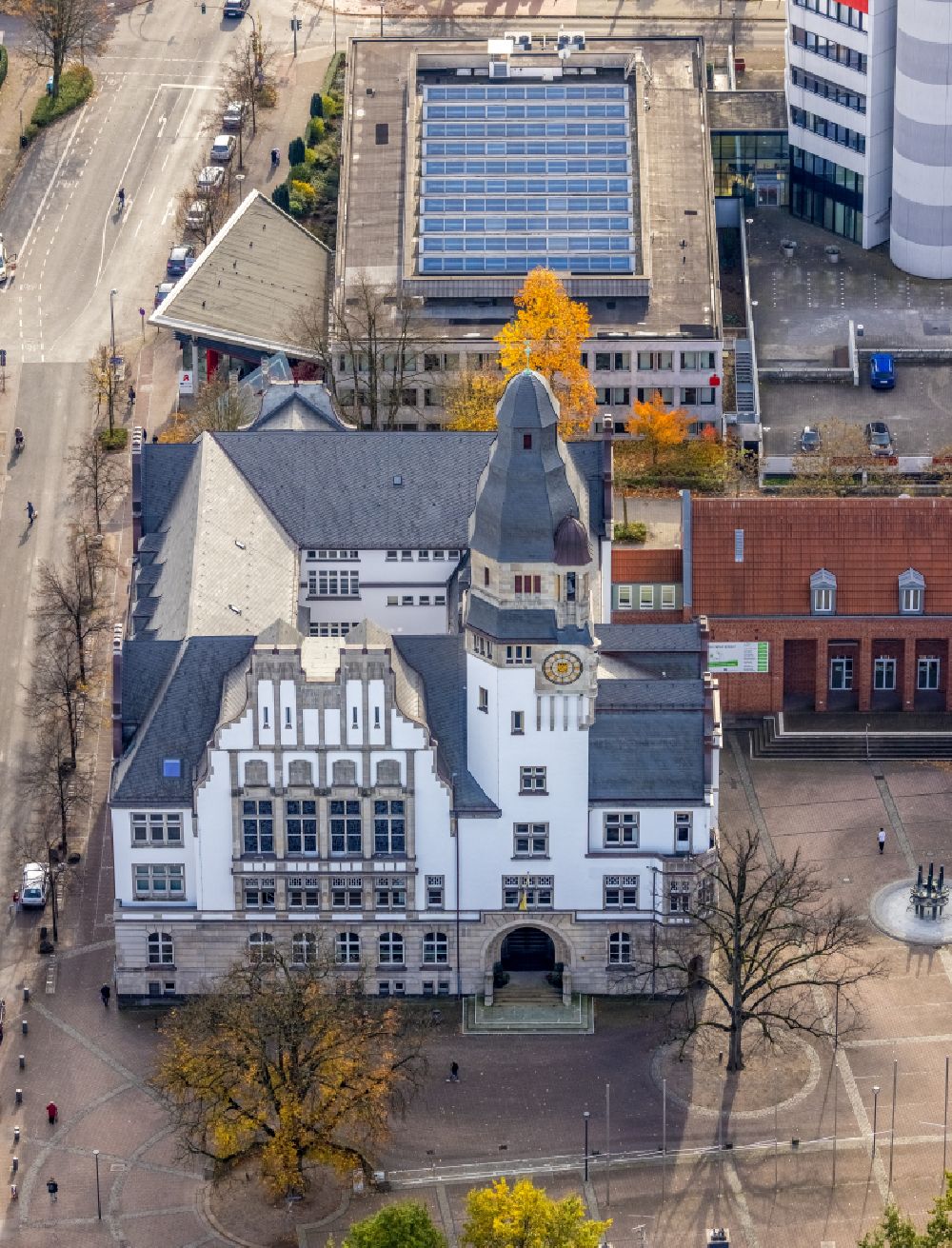 Gladbeck von oben - Herbstluftbild Gebäude der Stadtverwaltung - Rathaus in Gladbeck im Bundesland Nordrhein-Westfalen, Deutschland