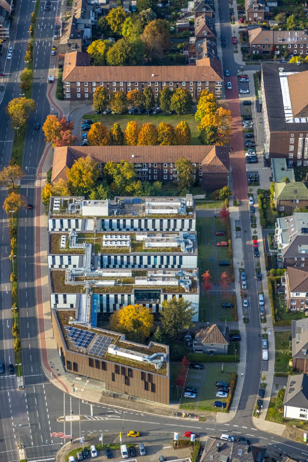 Bottrop von oben - Herbstluftbild Gebäudekomplex der Hochschule Hochschule Ruhr West an der Hans-Sachs-Straße in Bottrop im Bundesland Nordrhein-Westfalen, Deutschland