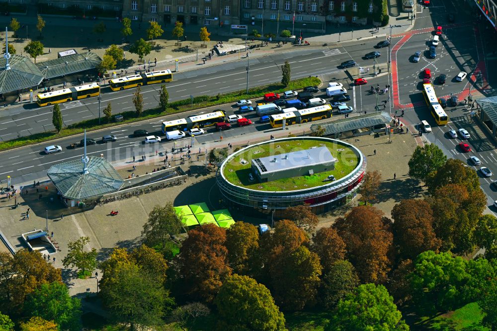 Berlin aus der Vogelperspektive: Herbstluftbild Gebäude des Casino Ellipse am Altstädter Ring in Berlin, Deutschland