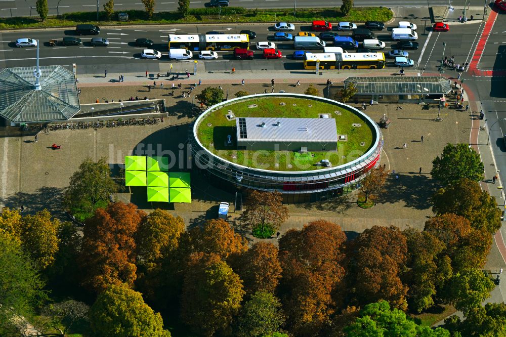 Luftbild Berlin - Herbstluftbild Gebäude des Casino Ellipse am Altstädter Ring in Berlin, Deutschland