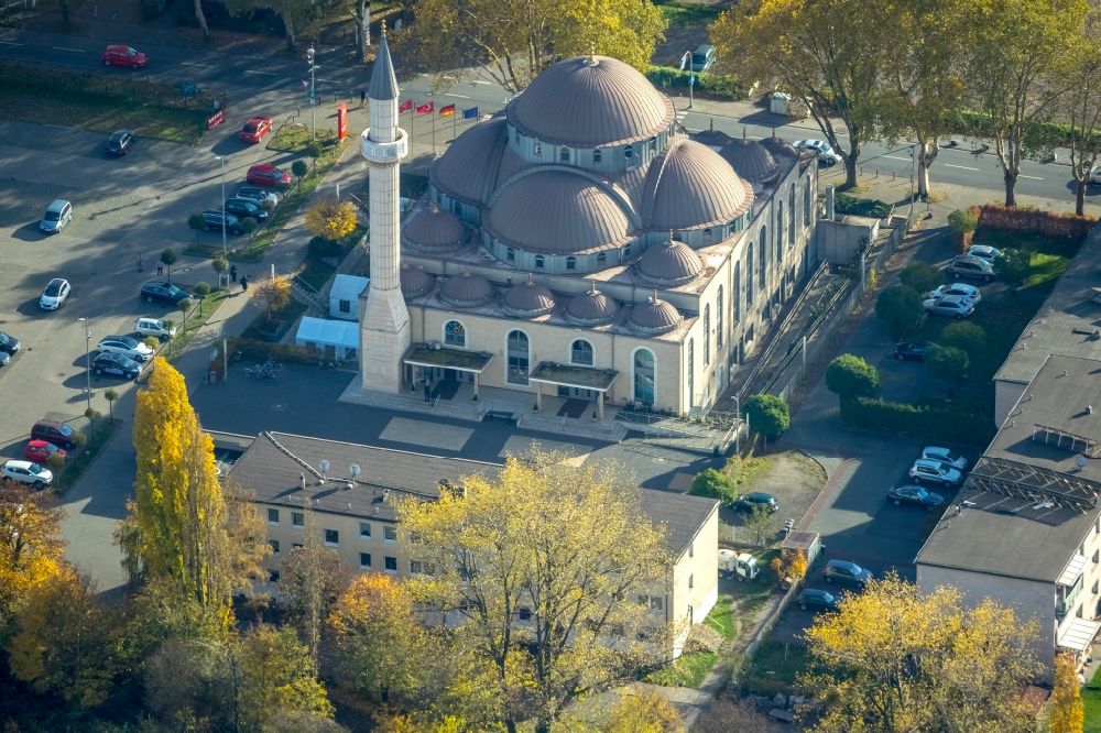 Luftaufnahme Duisburg - Herbstluftbild Gebäude der DITIB- Moschee an der Warbruckstrasse in Duisburg- Marxloh im Bundesland Nordrhein-Westfalen