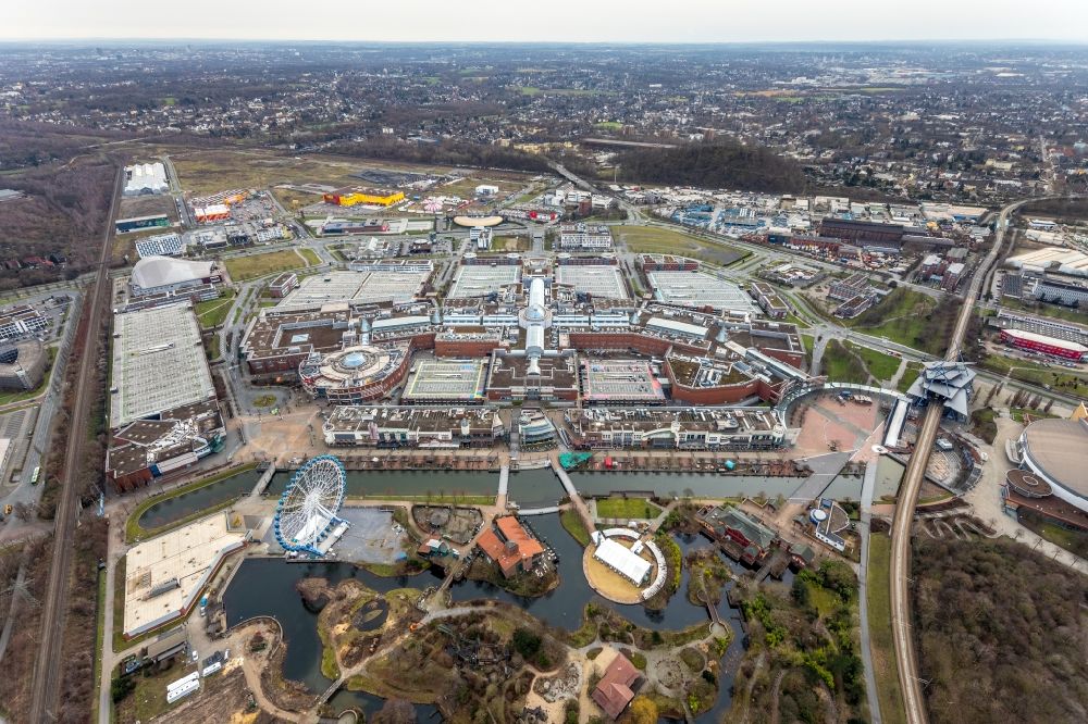Oberhausen aus der Vogelperspektive: Herbstluftbild Gebäudekomplex und Gelände des Einkaufszentrum Centro in Oberhausen im Bundesland Nordrhein-Westfalen