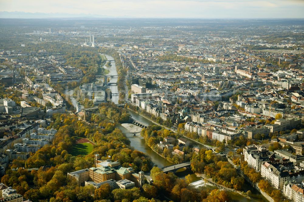 Luftaufnahme München - Herbstluftbild Gebäudekomplex des Ministerium Maximilianeum - Bayerischer Landtag in München im Bundesland Bayern, Deutschland
