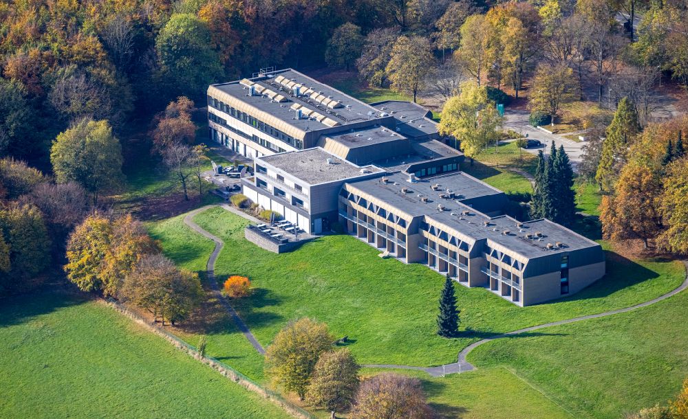Luftaufnahme Dortmund - Herbstluftbild Gebäudekomplex des Weiterbildungs- und Bildungszentrums AOK NordWest - Bildungszentrum in Dortmund im Bundesland Nordrhein-Westfalen, Deutschland
