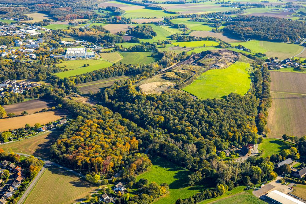 Luftbild Kamp-Lintfort - Herbstluftbild Gelände der aufgeschütteten Mülldeponie Eyller Berg in Kamp-Lintfort im Bundesland Nordrhein-Westfalen, Deutschland