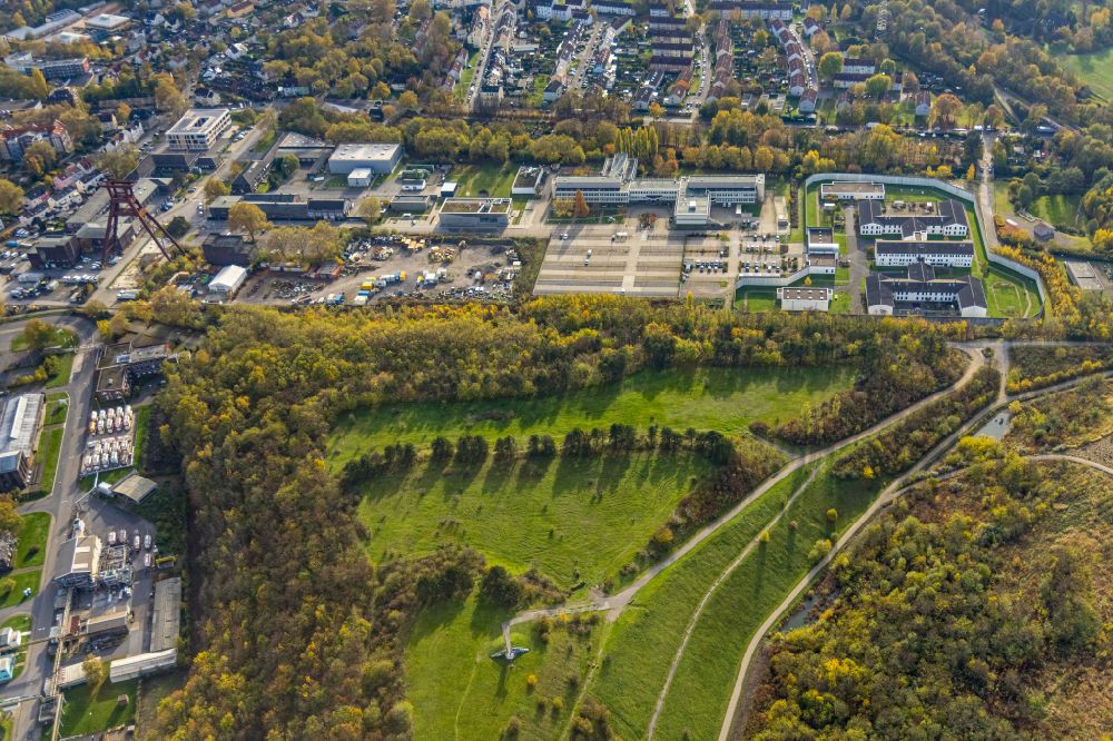 Luftbild Wanne-Eickel - Herbstluftbild Gelände der ehemaligen Bergbau- Halde Pluto-Wilhelm in Wanne-Eickel im Bundesland Nordrhein-Westfalen, Deutschland