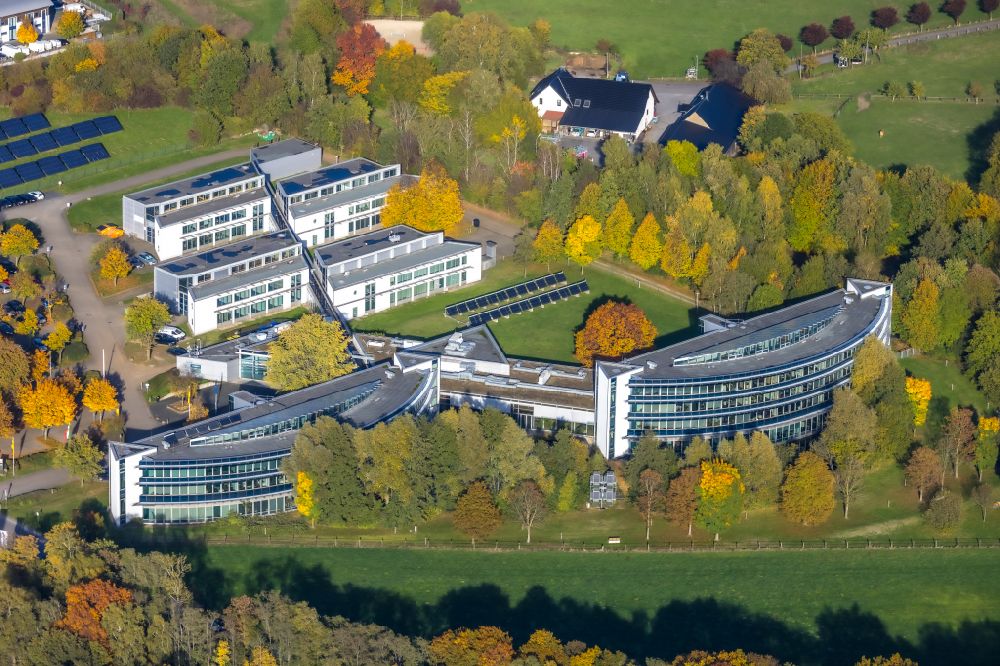 Luftaufnahme Gladbeck - Herbstluftbild Gelände des IWG Innovationszentrum Wiesenbusch Betriebsgesellschaft mbH in Gladbeck in Nordrhein-Westfalen