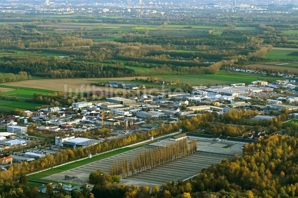Luftbild Dachau - Herbstluftbild Geschichts- Denkmal KZ- Gedenkstätte Dachau in Dachau im Bundesland Bayern