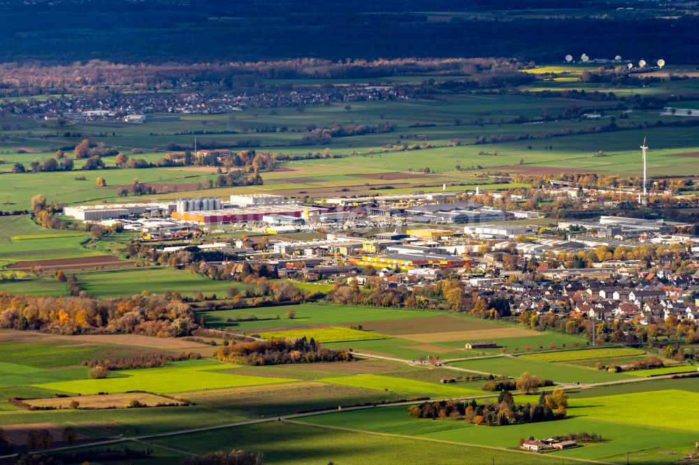 Luftaufnahme Herbolzheim - Herbstluftbild Gewerbegebiet an der BAB A5 in Herbolzheim im Bundesland Baden-Württemberg, Deutschland