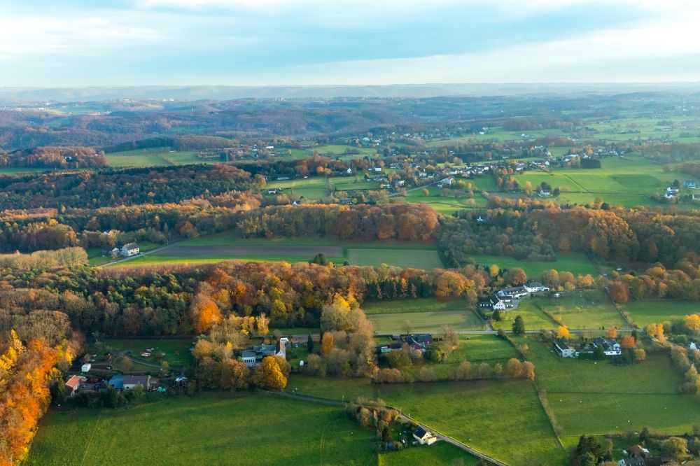 Durchholz von oben - Herbstluftbild Grasflächen- Strukturen einer Feld- Landschaft in Durchholz im Bundesland Nordrhein-Westfalen, Deutschland
