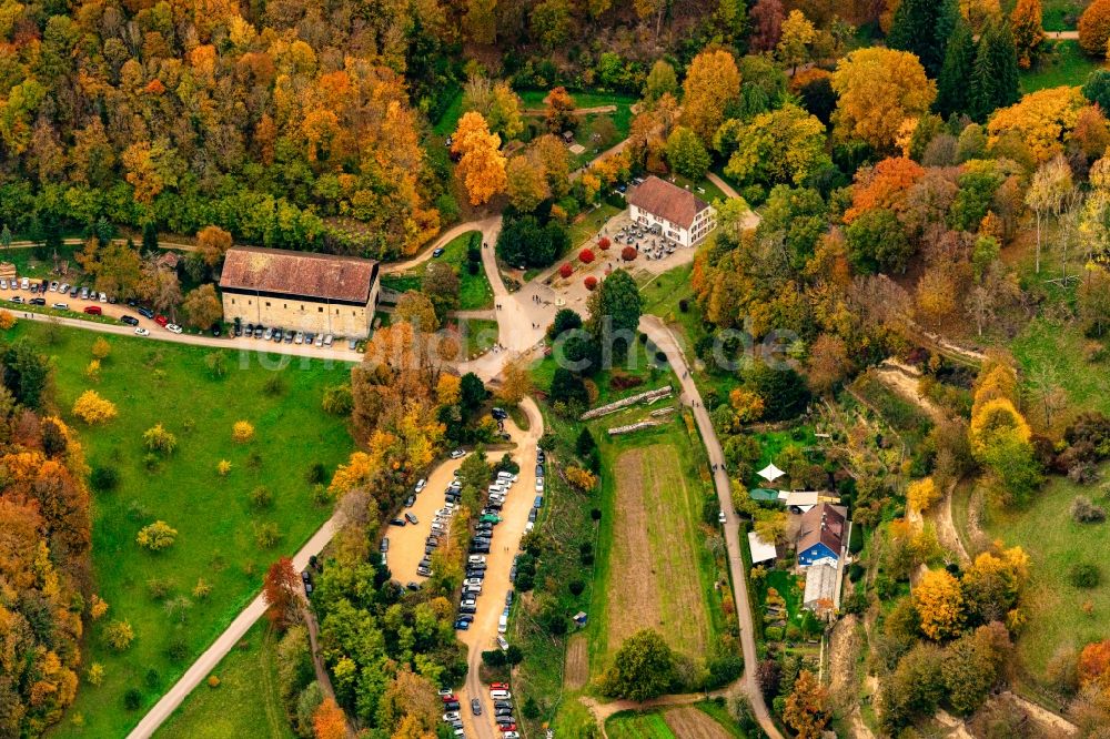 Ihringen aus der Vogelperspektive: Herbstluftbild Gutshaus und Landgut Hofgut Lilienhof in Ihringen im Bundesland Baden-Württemberg, Deutschland