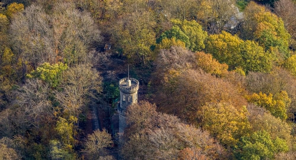 Witten aus der Vogelperspektive: Herbstluftbild Helenenturm in einem Waldgebiet in Witten im Bundesland Nordrhein-Westfalen, Deutschland