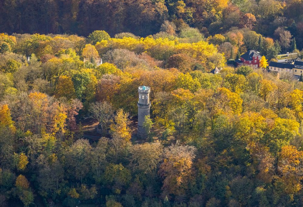 Witten von oben - Herbstluftbild Helenenturm in einem Waldgebiet in Witten im Bundesland Nordrhein-Westfalen, Deutschland