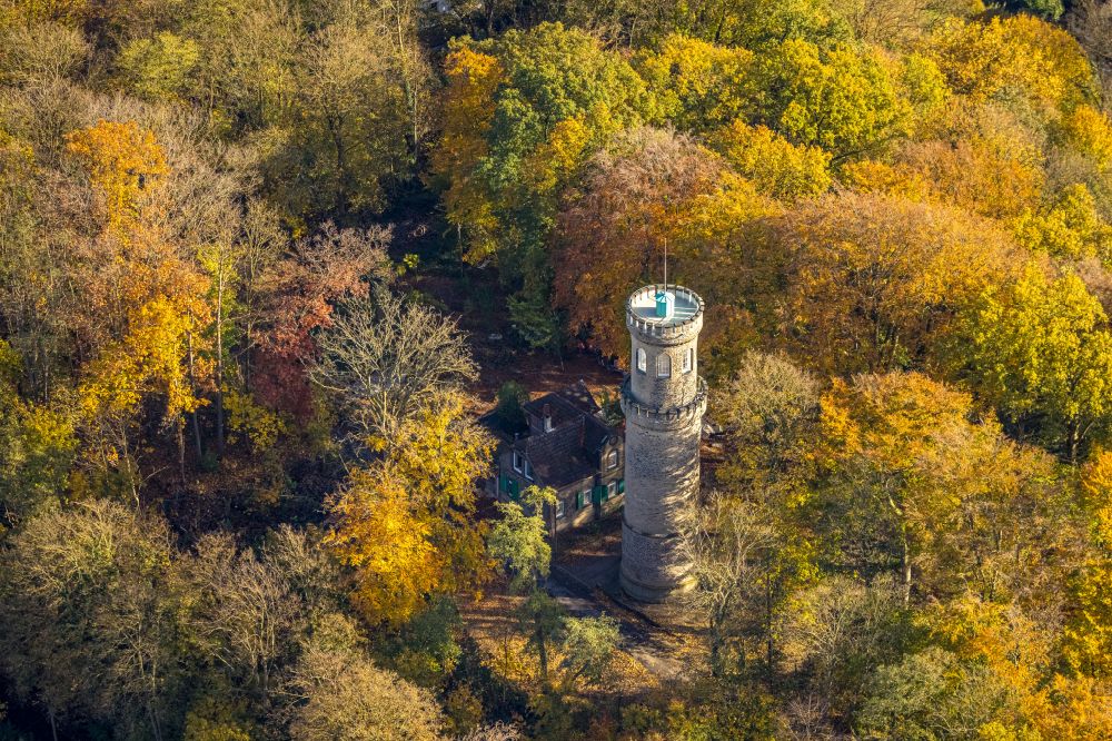 Luftaufnahme Witten - Herbstluftbild Helenenturm in einem Waldgebiet in Witten im Bundesland Nordrhein-Westfalen, Deutschland