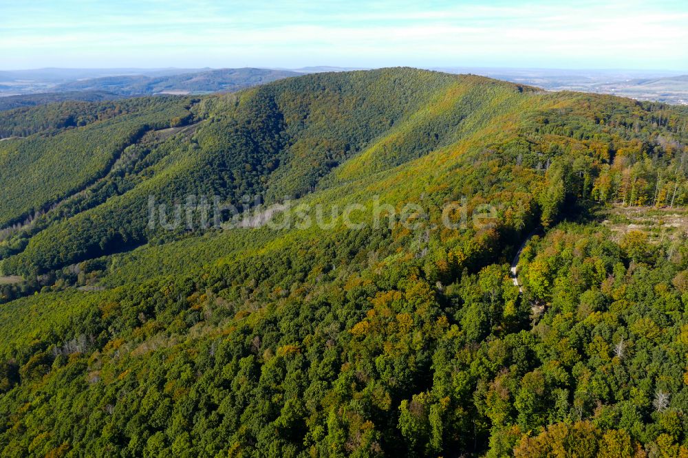 Lindewerra von oben - Herbstluftbild Herbstluftbild Wald und Berglandschaft der Kella-Teufelskanzel in Lindewerra im Bundesland Thüringen, Deutschland