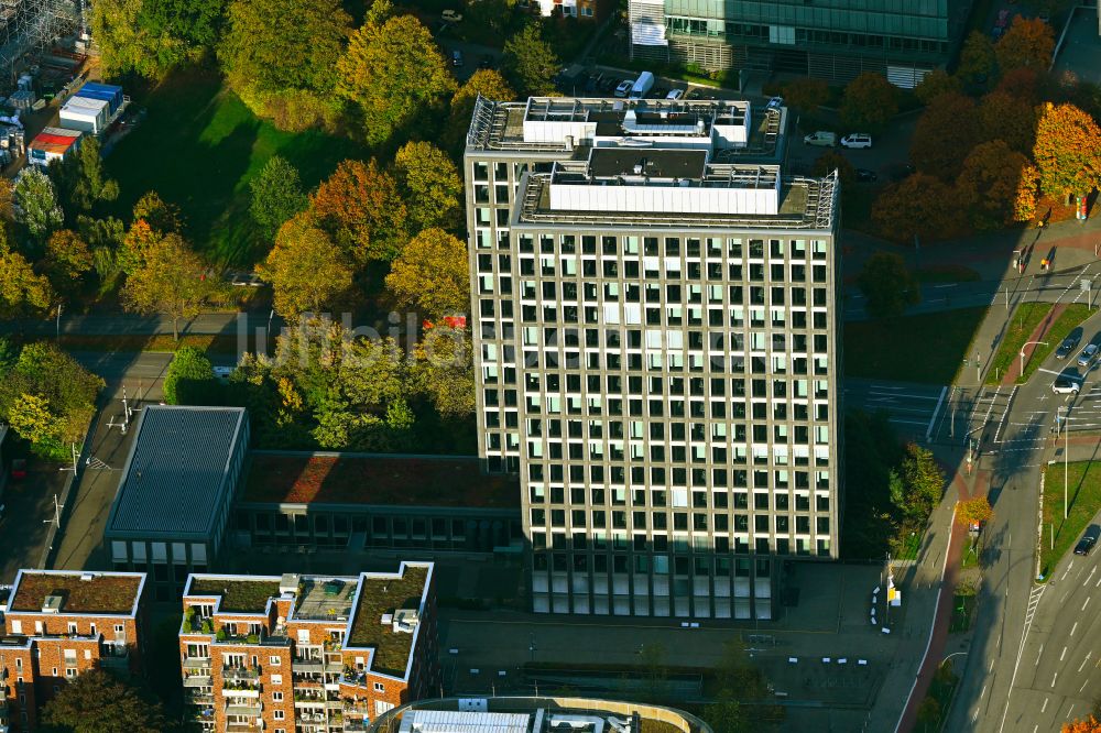Hamburg aus der Vogelperspektive: Herbstluftbild Hochhaus Commerzbank Tower im Ortsteil Sankt Georg in Hamburg, Deutschland