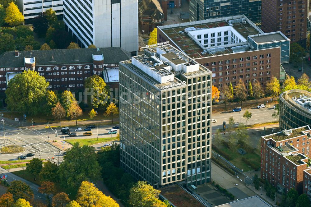 Hamburg von oben - Herbstluftbild Hochhaus Commerzbank Tower im Ortsteil Sankt Georg in Hamburg, Deutschland