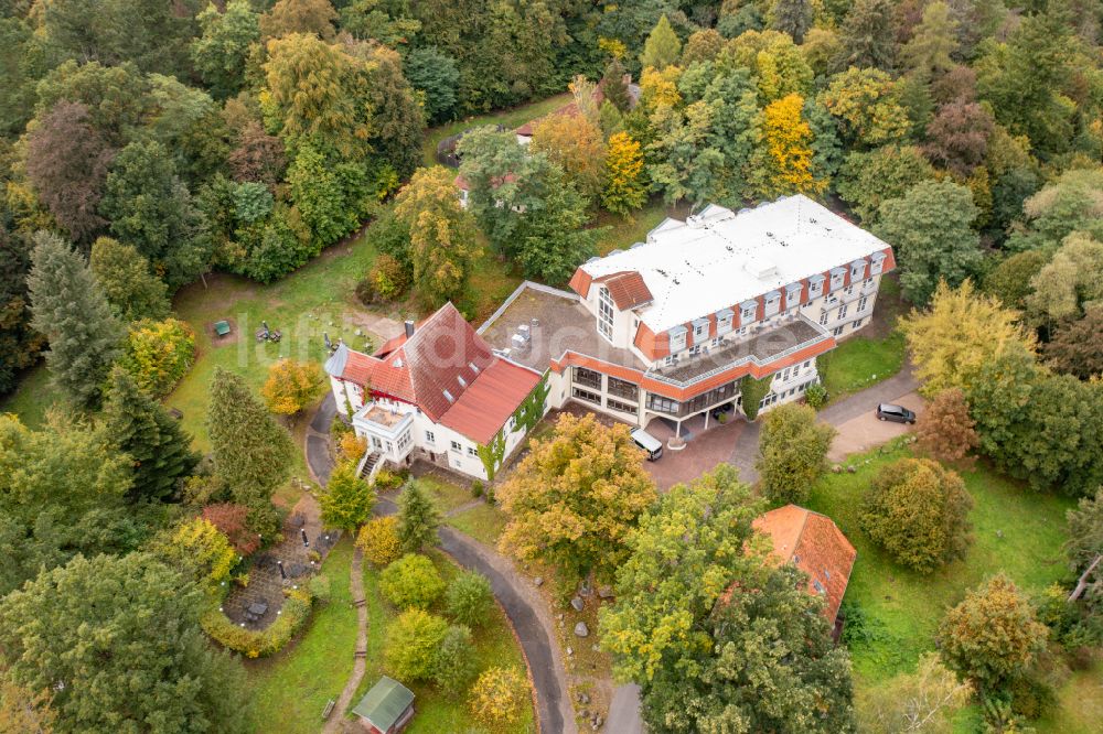 Luftaufnahme Chorin - Herbstluftbild Hotelanlage Hotel Haus Chorin in Chorin im Bundesland Brandenburg, Deutschland