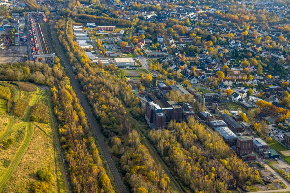 Dortmund von oben - Herbstluftbild Industrie- Denkmal der ehemaligen Kokerei Hansa in Dortmund im Bundesland Nordrhein-Westfalen, Deutschland