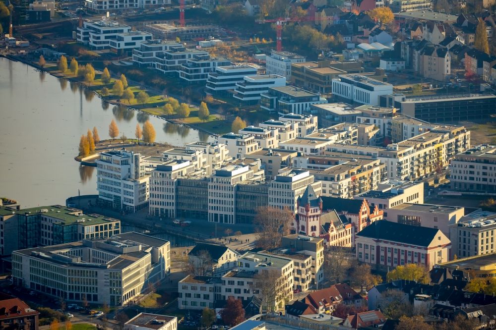 Dortmund aus der Vogelperspektive: Herbstluftbild Innenstadtbereich an den Uferbereichen Phoenix-See in Dortmund im Bundesland Nordrhein-Westfalen, Deutschland