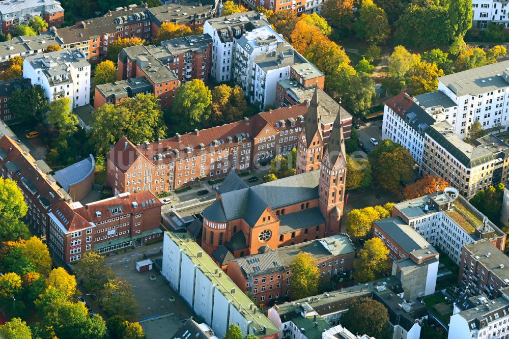 Luftbild Hamburg - Herbstluftbild Kirchengebäude St. Marien-Dom im Ortsteil Sankt Georg in Hamburg, Deutschland