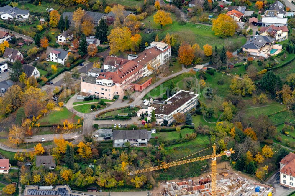 Ettenheim von oben - Herbstluftbild Klinikgelände des Krankenhauses Kreiskrankenhaus Ortenauklinik in Ettenheim im Bundesland Baden-Württemberg, Deutschland
