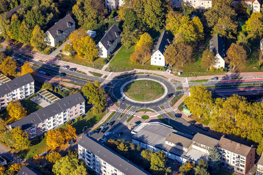 Luftaufnahme Gladbeck - Herbstluftbild Kreisverkehr - Straßenverlauf in Gladbeck im Bundesland Nordrhein-Westfalen, Deutschland
