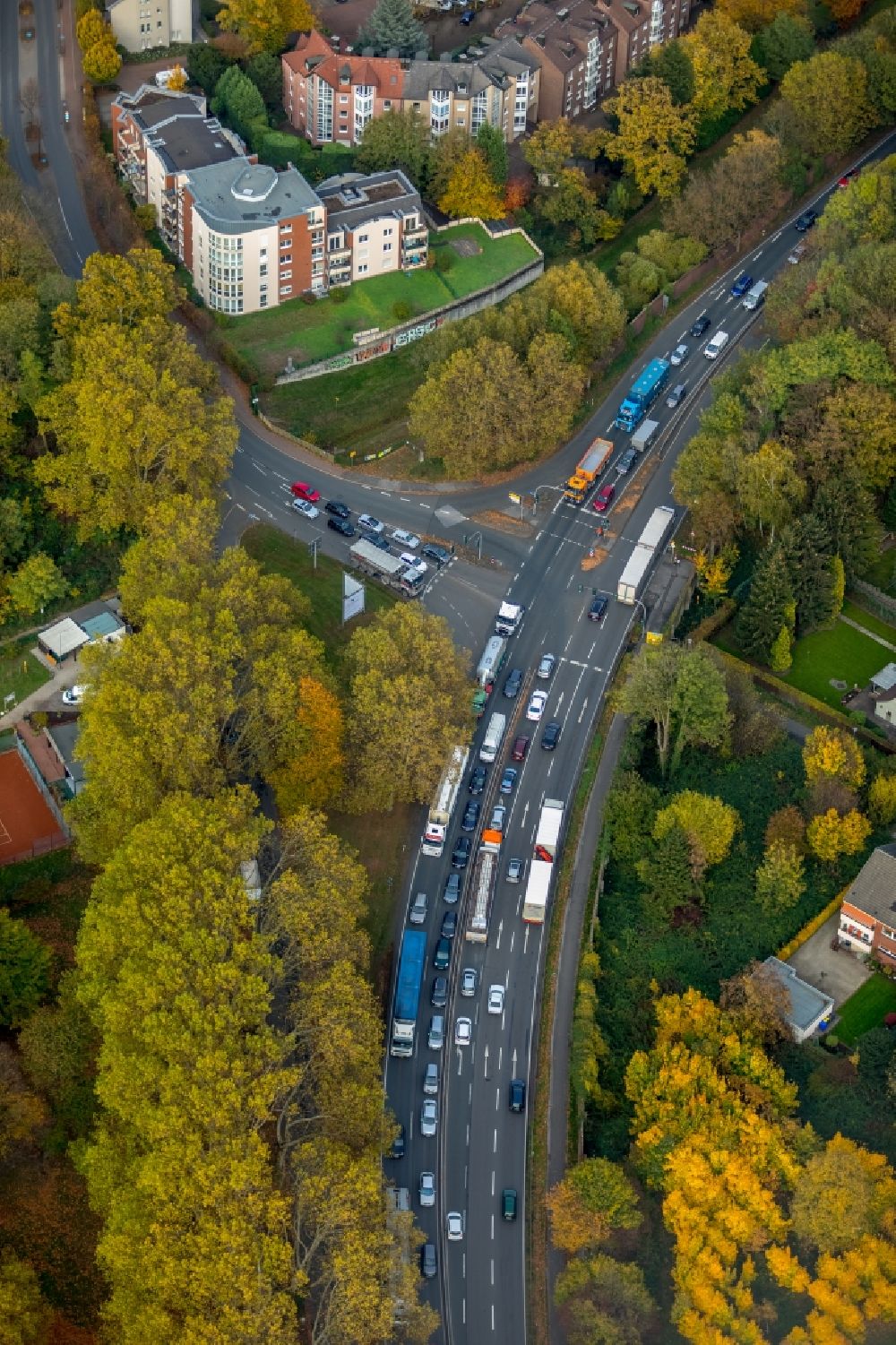 Gladbeck von oben - Herbstluftbild Kreuzung an der Schützenstraße in Gladbeck im Bundesland Nordrhein-Westfalen, Deutschland