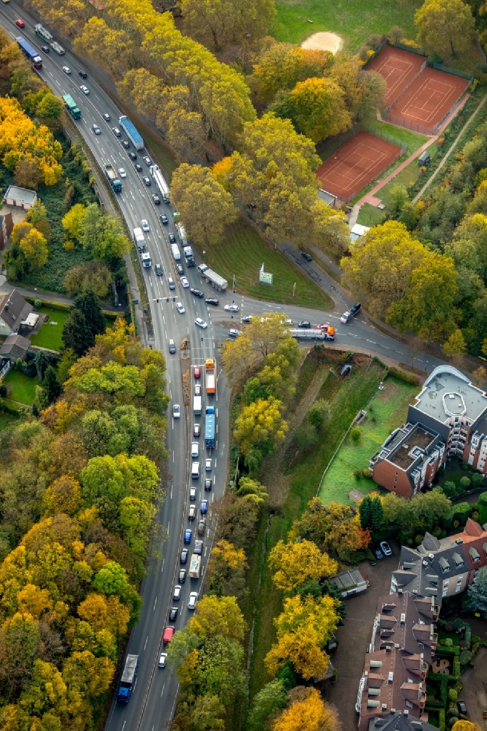 Gladbeck aus der Vogelperspektive: Herbstluftbild Kreuzung an der Schützenstraße in Gladbeck im Bundesland Nordrhein-Westfalen, Deutschland