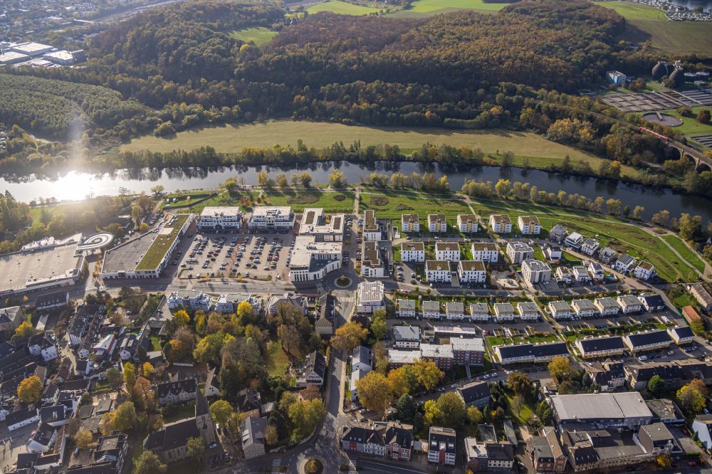 Luftbild Herdecke - Herbstluftbild Mehrfamilienhaus- Wohnanlage im Wohngebiet Ufer-Viertel am Fluss Ruhr in Herdecke im Bundesland Nordrhein-Westfalen, Deutschland
