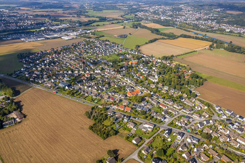 Menden (Sauerland) von oben - Herbstluftbild Mehrfamilienhaussiedlung an der Straße Schwitterknapp in Menden (Sauerland) im Bundesland Nordrhein-Westfalen, Deutschland