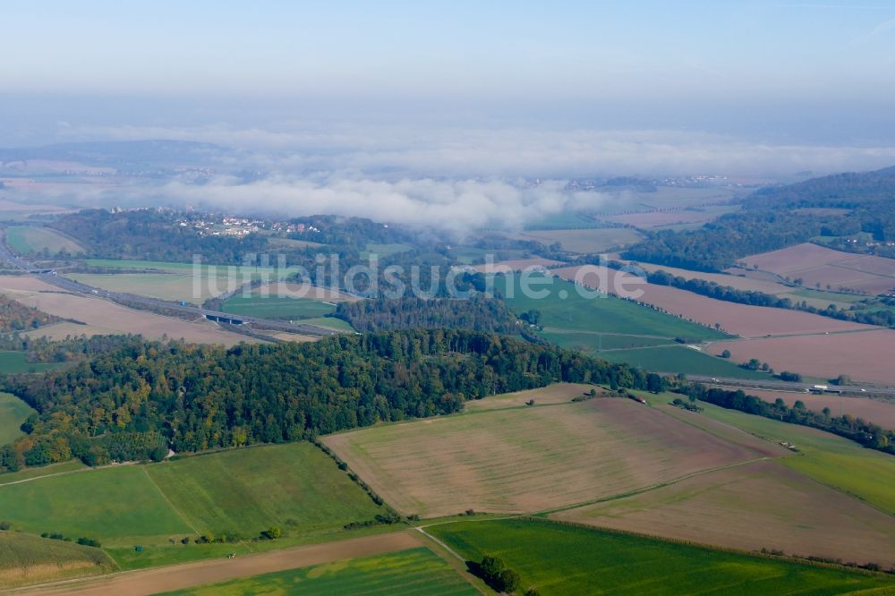Luftaufnahme Friedland - Herbstluftbild Nebel- und Wolken- Schicht in Friedland im Bundesland Niedersachsen, Deutschland