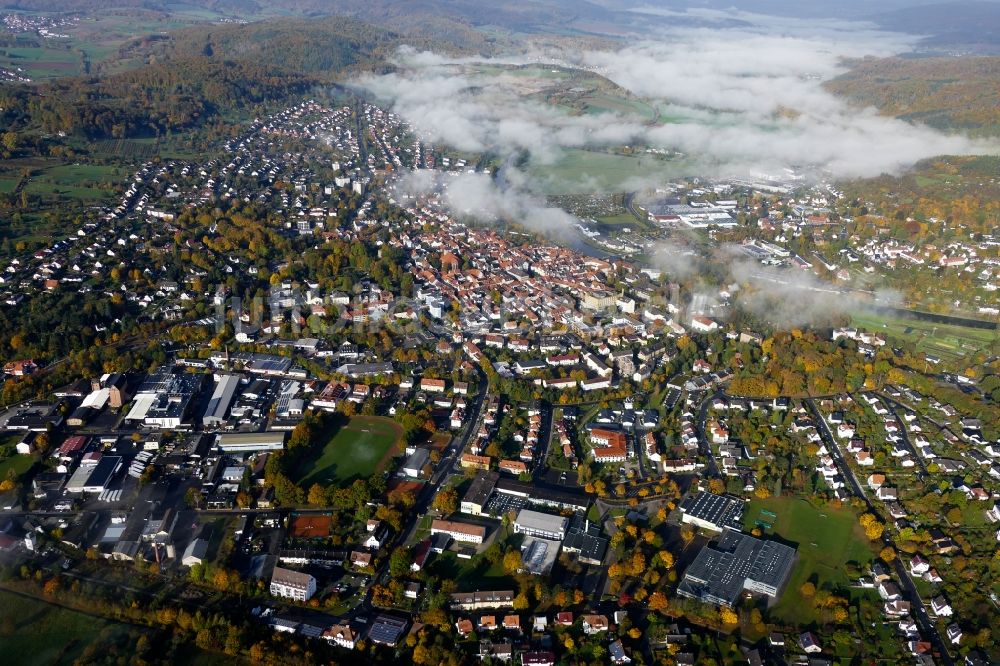 Witzenhausen aus der Vogelperspektive: Herbstluftbild Nebel- und Wolken- Schicht in Witzenhausen im Bundesland Hessen, Deutschland