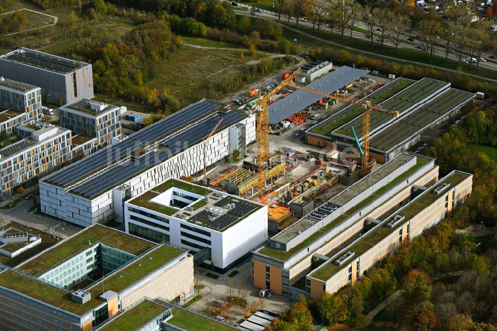 München von oben - Herbstluftbild Neubau Betriebshof Kfz-Werkstatt und SWM Ausbildungszentrum in München im Bundesland Bayern, Deutschland