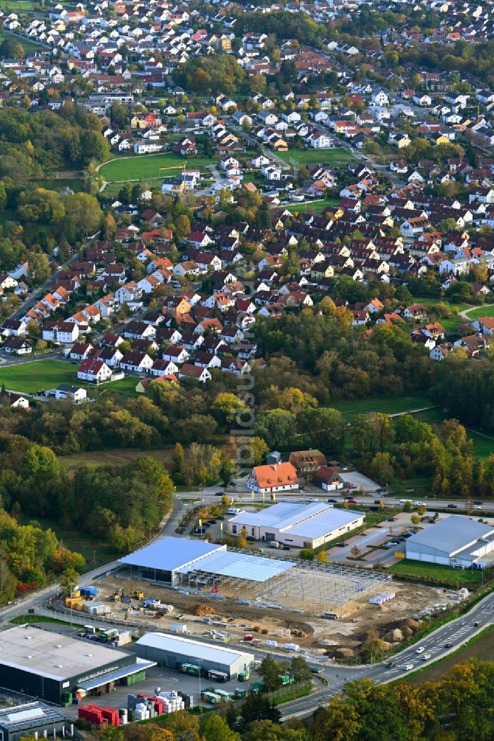 Luftaufnahme Neumarkt in der Oberpfalz - Herbstluftbild Neubau eines Gartencenter in Neumarkt in der Oberpfalz im Bundesland Bayern, Deutschland
