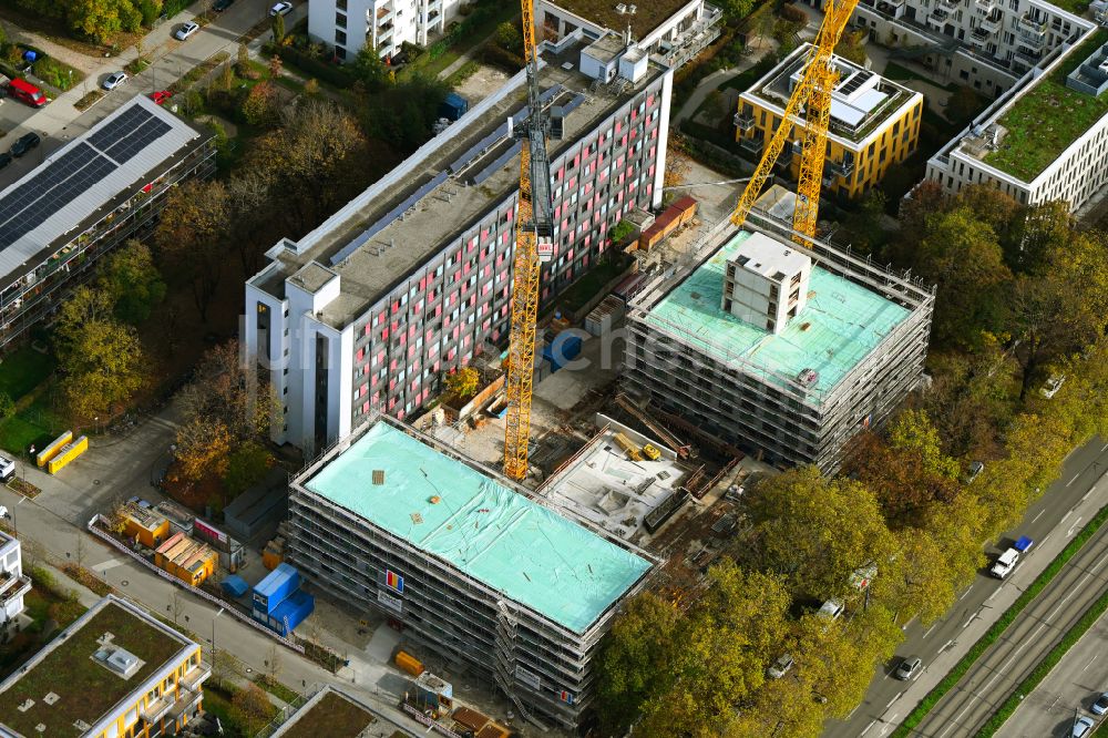 Luftaufnahme München - Herbstluftbild Neubau eines Studenten- Wohnheim in München im Bundesland Bayern, Deutschland