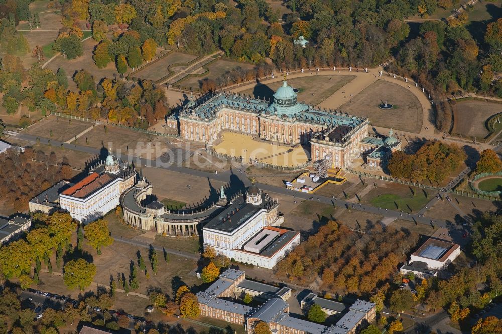 Luftaufnahme Potsdam - Herbstluftbild Neues Palais im Ortsteil Westliche Vorstadt in Potsdam im Bundesland Brandenburg, Deutschland