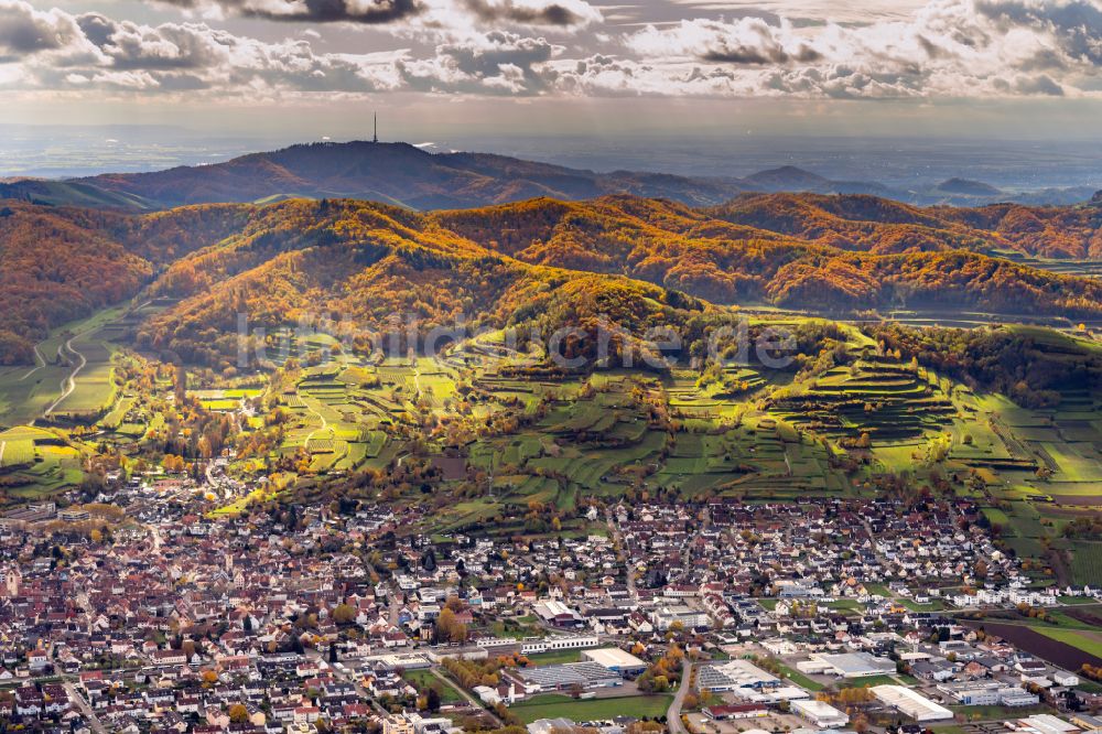 Endingen am Kaiserstuhl aus der Vogelperspektive: Herbstluftbild Ortsansicht in Endingen am Kaiserstuhl im Bundesland Baden-Württemberg, Deutschland